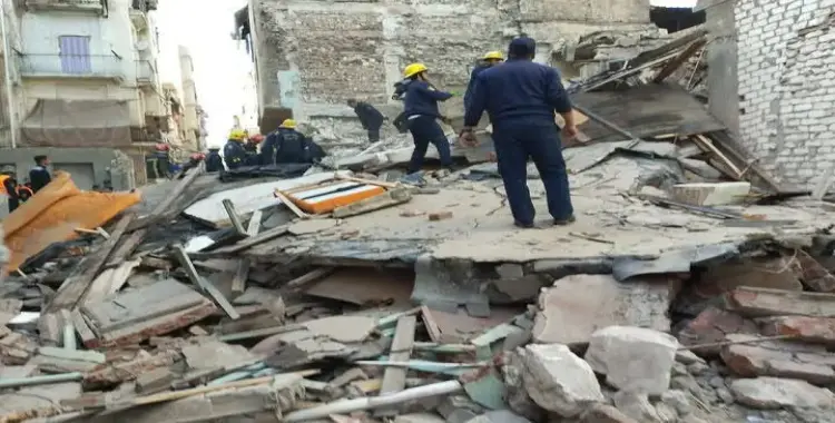  انهيار منزل بمنطقة اللبان في الإسكندرية وانتشال 3 أطفال من تحت الأنقاض 