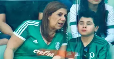 فيفا يمنح الأم سيلفيا جريكو لقب أفضل مشجع في العالم.. ماذا فعلت؟