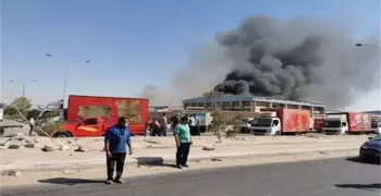 حريق أكتوبر اليوم.. الأدخنة تغطي السماء بعد احتراق مخزن مساحته 20 ألف متر
