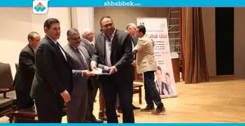 صور| جامعة عين شمس تكرم 300 موظف مثالي