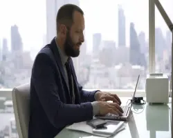 هل تطبق الحكومة العمل عن بعد لمدة يومين في الأسبوع؟