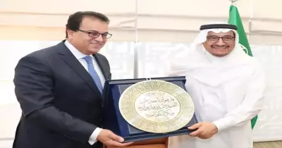 وزير التعليم العالى يبحث آليات التعاون البحثي مع نظيره السعودي بجدة (صور)