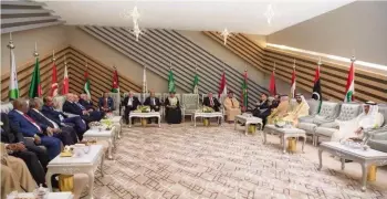 كافيار وسلمون مدخّن على مائدة طعام السيسي والزعماء العرب (صورة)