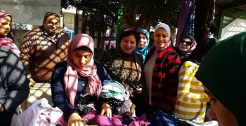معرض ملابس خيري بكلية البنات جامعة عين شمس.. والعائد لسداد المصروفات
