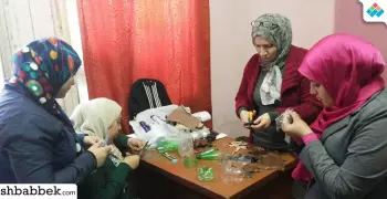 ورشة لتعليم طالبات جامعة بنها إعادة تدوير المستهلكات (صور)