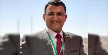 باحث بجامعة حلوان يخترع مادة تخفي المباني والأشخاص.. «طاقية الإخفاء» تعود من جديد