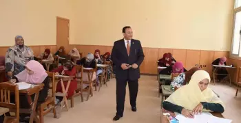 رئيس جامعة المنوفية يتفقد الامتحانات والمجمع التعليمي بكلية التربية
