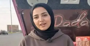 «كانت بتدور على لقمة العيش».. من هي هدير بائعة الشاي؟