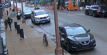 رجل يتعدى على طفل بالضرب في الشارع بالغربية.. تفاصيل الواقعة