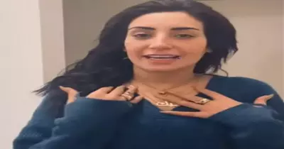 فيديو دينا حسين يقودها للمسائلة.. وتدافع عن نفسها «انا بلبس عريان» من هي وما قصتها؟