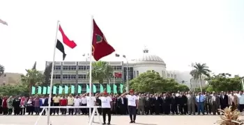 استقبال طلاب جامعة الفيوم بتحية العلم