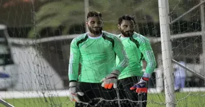 حارس مرمى الزمالك في المستشفى بسبب نزلة شعبية حادة (صورة)