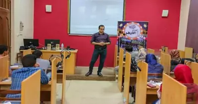 دورة تدريبية للطلاب في الإعداد والتقديم التليفزيوني والكتابة الصحفية