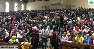 تجارة القاهرة تستقبل الطلاب بندوة تعريفية وحفل فني