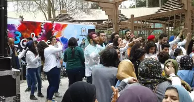 طلاب كليات الفنون يرقصون على أغاني شعبي بمهرجان الزمالك
