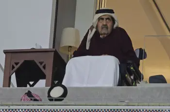 من هو الشيخ حمد بن خليفة آل ثاني الذي توفي اليوم؟