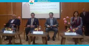 إنشاء كلية إعلام ضمن مطالبهم.. وزير التعليم العالي يستمع لطلاب عين شمس (صور)