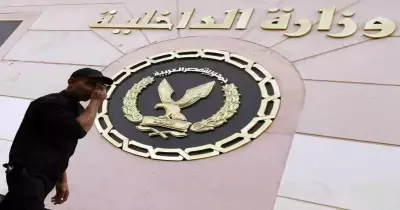 مريضة نفسيا تعتدي على مواطن بالزجاج وتصيبه بجروح خطيرة بميدان رمسيس (فيديو)