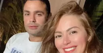 حضن محمد عبد المنصف للقاء الخميسي صورة