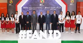 السيسي يتسلم أول بطاقة مشجع في أمم إفريقيا مصر 2019