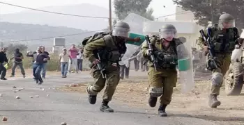 إصابات وحالات اختناق في مواجهات بين جيش الاحتلال وفلسطينيين اليوم