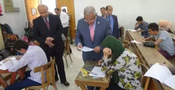 بالصور.. جولة لرئيس جامعة المنيا بامتحانات كليتي الصيدلة والعلوم