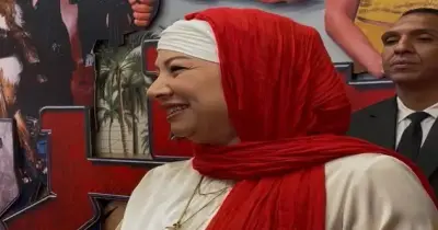 هل ارتدت انتصار الحجاب نهائيا؟.. الفنانة تكشف الحقيقة خلال عرض فيلم صقر وكناريا