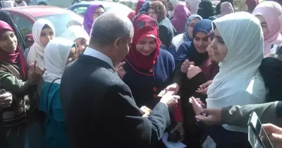 رئيس جامعة الأزهر يوزع على الطلاب دعوات مجانية لمعرض الكتاب