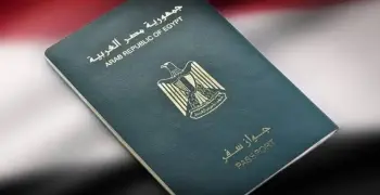 «هتوحشنا يا بابا».. رسالة طفلة على جواز سفر والدها تمنعه من السفر
