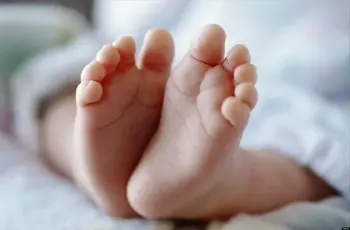 صانع محتوى يستغيث لعلاج ابنته الرضيعة بعد ولادتها بدون أنف