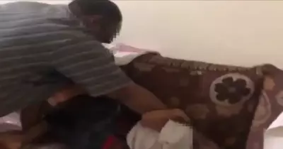 القبض على سعودي بتهمة ترويع طفل ومحاولة حرقه (فيديو)
