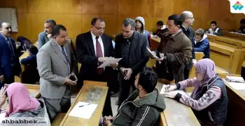 بالصور.. رئيس جامعة بني سويف يتفقد امتحانات الترم الأول