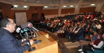 رئيس جامعة حلوان يطالب الشركات بدعم مشاريع طلاب كلية الهندسة