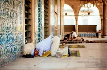 مواعيد الصلاة بعد تغيير الساعة 2026 بجميع المحافظات