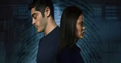 أبطال مسلسل المحتالون.. يجمع نجوم الدراما التركية