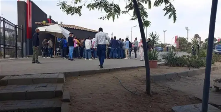 سبب احتجاجات عمال النادي الأهلي.. القلعة الحمراء تشتعل قبل الانتخابات