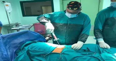 بعد فشلها في ألمانيا وتركيا.. أستاذ بكلية طب الأزهر يجري عملية ناجحة لطالب بحريني
