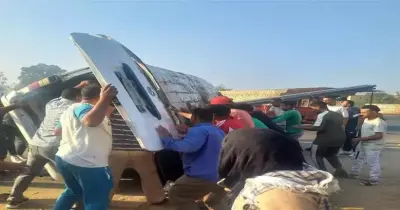 حادث انقلاب ميكروباص عمال في المنوفية.. 14 حالة إصابة بالأسماء