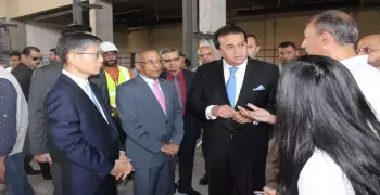 وزير التعليم العالي يزور مركز تجميع واختبار الأقمار الصناعية بالعاصمة الإدارية