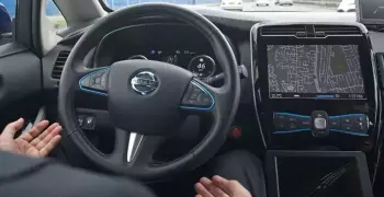 طريقة تعليم قيادة السيارة للمبتدئين.. خطوة بخطوة (فيديو)