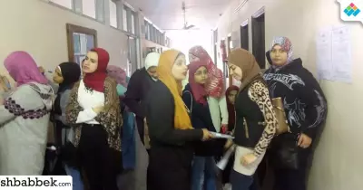 توافد طالبات عين شمس لسحب استمارات الترشح لانتخابات الاتحاد (صور)