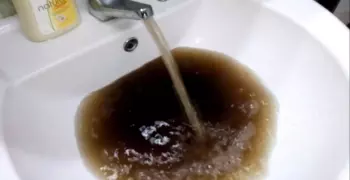 كارثة.. مياه الشرب بلون الطين داخل المدينة الجامعية بأسيوط