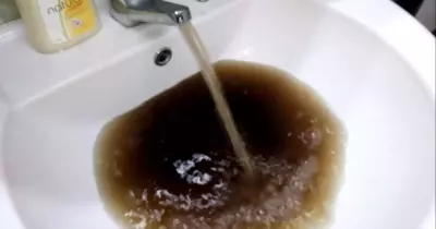 كارثة.. مياه الشرب بلون الطين داخل المدينة الجامعية بأسيوط