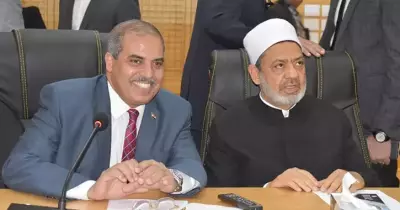 شيخ الأزهر يحضر اجتماع مجلس الجامعة ويتفقد بعض المنشآت
