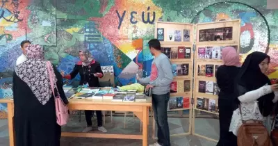 معرض كتب بأسعار مخفضة في كلية آداب الفيوم