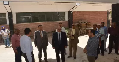 تجهيز صالات للامتحانات الإلكترونية بجامعة أسيوط (صور)