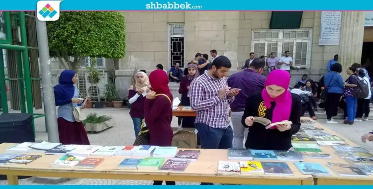  بالصور.. «سياسة واقتصاد القاهرة» تنظم معرض للكتب بأسعار مخفضة (صور) 