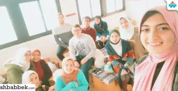 بالصور.. اتحاد صيدلة بورسعيد يوزع على الطلاب «بومبوني وشكولاته» في الامتحانات