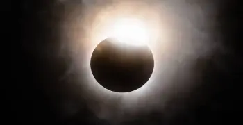موعد كسوف الشمس في مصر.. هل سيظهر اليوم؟