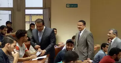 وزير التعليم العالي يتفقد سير أعمال الامتحانات بجامعة بنها (صور)